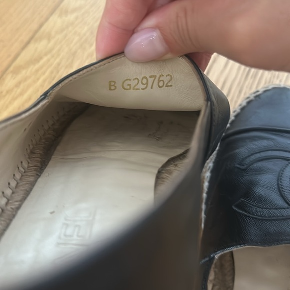 Black leather Chanel Espadrilles - Picture 2 of 4